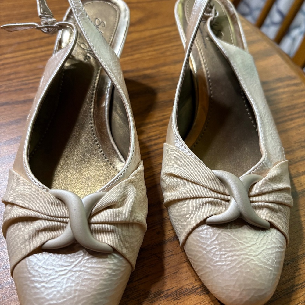 Hush Puppies Soft Style Women’s Dress Shoes